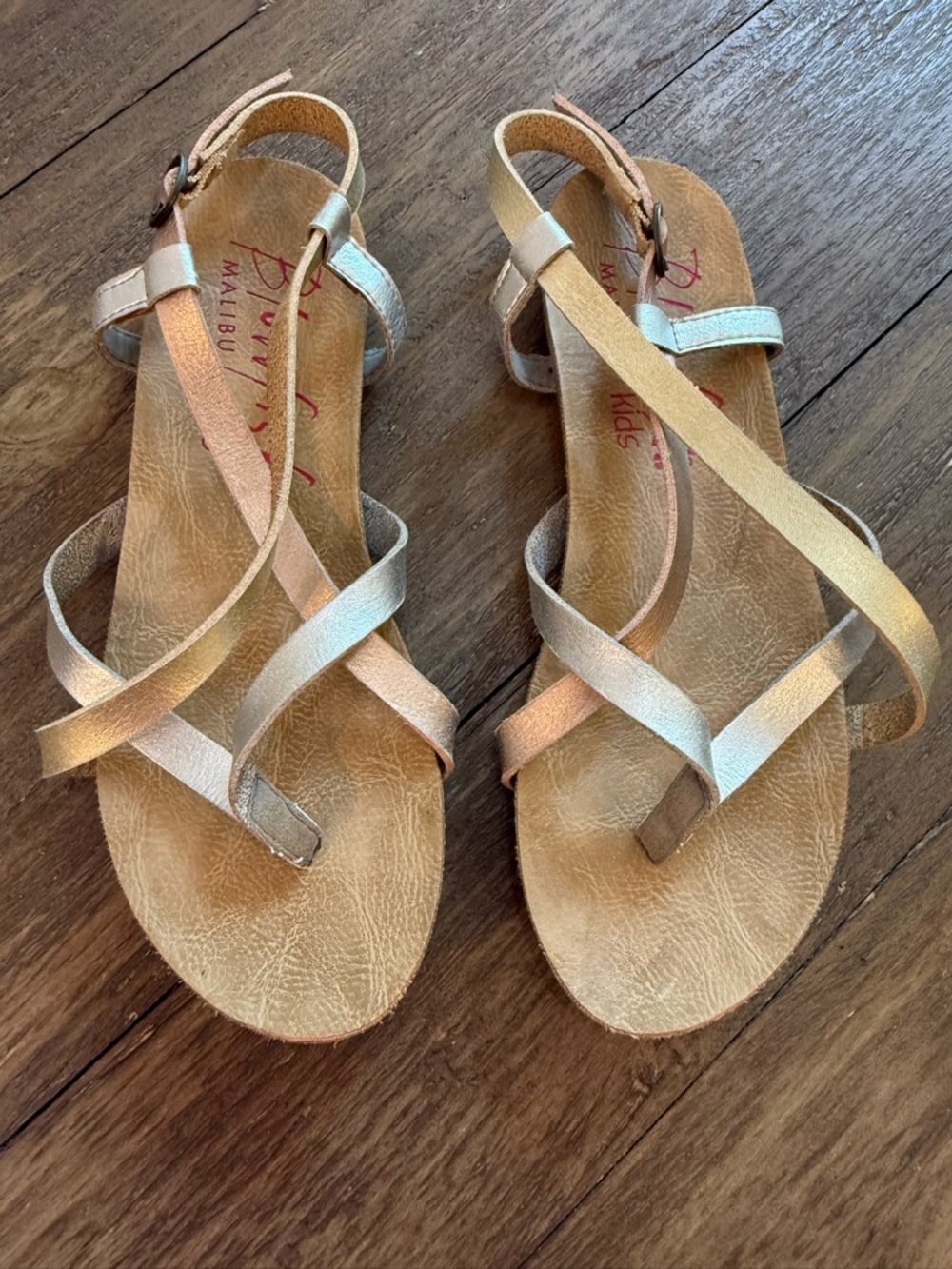 Blowfish‎ Malibu Kids Size 2.5 Gold Metallic Strappy Thong Sandals Boho Summer